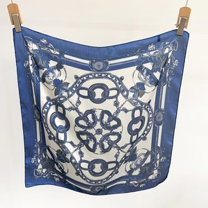 Elegante Sciarpa da Collo in Raso con Motivi Floreali e Catena, Stile Vintage, Sciarpa Quadrata in <span class=keywords><strong>Seta</strong></span> <span class=keywords><strong>Rosa</strong></span> con Stampa Bottiglia di Profumo per Donne - Product Image 2