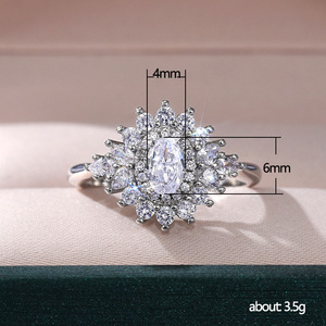 Anello di fidanzamento semplice per donna, elegante gioiello da dito alla moda - Product Image 5