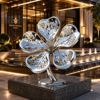 Estatua Floral Metálica Personalizada "Reflective Bloom" con Pétalos con Patrones Intrincados, Esculturas de Acero Inoxidable