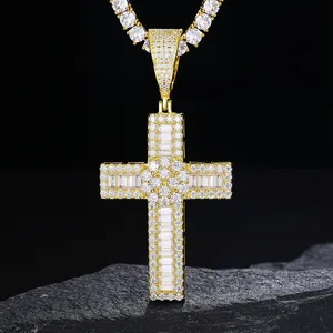 Nuovo Design di lusso Hip Hop gioielli in argento Sterling 925 VVS Baguette Moissanite diamante croce ciondolo per uomo donna