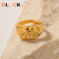 SLUCKYJIU Maßgefertigter Schmuckhersteller Wasserdichte Hypoallergene 18k Gold Edelstahl CZ Unregelmäßige Gehämmerte Ringe für Frauen