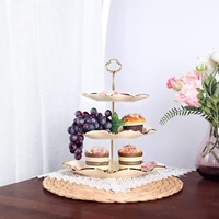 Support à gâteau de mariage royal à 3 niveaux avec garniture florale et vintage en or pour événements Support à dessert élégant