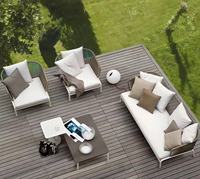 Ensemble de salon d'extérieur en rotin tressé à la main de style nordique avec chaise longue et table basse pour villa et jardin