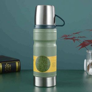 Bouteille moderne en acier inoxydable avec isolation sous vide, poignée et couvercle - Product Image 4