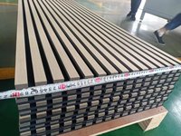 Panneaux acoustiques modernes en MDF en promotion pour salles de cinéma maison et de divertissement - Décoration intérieure insonorisante à NRC élevé de 0,9