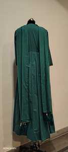 Elegante Vestido Maxi de Satén Verde Esmeralda con Diseño de Escote en V con Lentejuelas y Lazos, Mangas Tres Cuartos - Product Image 4