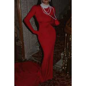 Red Maria Ball Gown Evening <b>Dress</b> with <b>Gloves</b> Backless Design for Formal Occasions and Evening Parties - Product Image 3