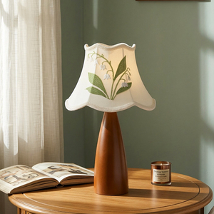 Lámpara de mesa de tela estilo vintage Lily Of The Valley, base de madera maciza, fuente de luz LED E27, dormitorio, sala de estar, estudio - Product Image 4