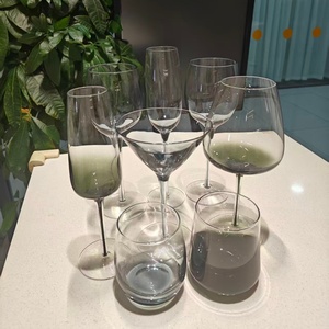 <span class=keywords><strong>Verre</strong></span> <span class=keywords><strong>à</strong></span> <span class=keywords><strong>vin</strong></span> rouge élégant et de haute qualité en <span class=keywords><strong>verre</strong></span> transparent gris bleu <span class=keywords><strong>vert</strong></span> soyeux sur <span class=keywords><strong>pied</strong></span> haut - Product Image 1