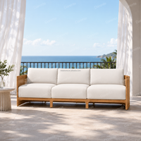 Canapé d'extérieur en teck et rotin naturel, trois places, assise profonde, mobilier de luxe pour patio extérieur, villa haut de gamme, hôtellerie haut de gamme