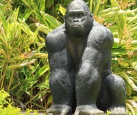 Vente flash : Sculpture de gorille en fibre de verre grandeur nature pour la décoration de parcs et jardins extérieurs