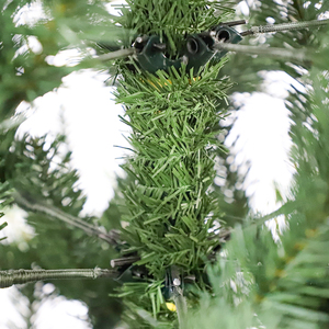 Sapin de Noël Artificiel Haut de Gamme Vert, Décoration de Noël en Pin Vert, Disponible pour l'Exportation Immédiate - Product Image 6
