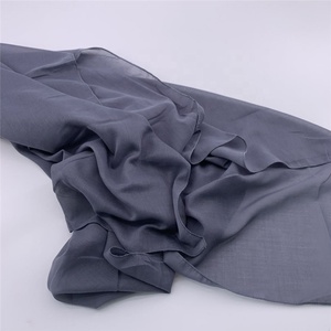 Style En Gros Polyester Écharpe Wrap Lain Solide Robe Accessoires Hijab Carré Châle Vente Chaude Malaisienne Hijabs Femmes <span class=keywords><strong>Noir</strong></span> - Product Image 5