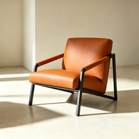 Fauteuil simple Tenghang traditionnel à structure métallique, revêtement en similicuir, accoudoirs rembourrés, pieds en bois doux, chaise longue pour salon