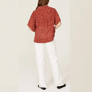 Camisa de manga corta de jacquard tejido liso para mujer con cuello tipo campamento y dobladillo asimétrico, <span class=keywords><strong>blusa</strong></span> casual con frente personalizable - Product Image 4