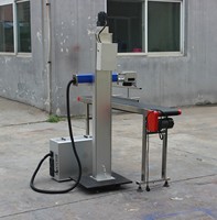 Marqueur laser à fibre pour bande transporteuse automatique 20w 30w 50w pour matériaux métalliques et non métalliques