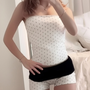 Conjunto de Dos Piezas Casual Sexy de Corte Ajustado con Top Corto sin Mangas con Estampado de Lunares y Mini Shorts de Tiro Bajo con Dobladillo - Product Image 6