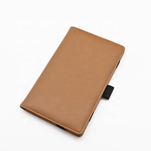 Porte-cartes de score de <span class=keywords><strong>golf</strong></span> classique marron personnalisé avec logo personnalisé en cuir PU simple - Product Image 1