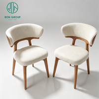 Chaise Ron Group moderne de luxe léger, personnalisée pour hôtel, design élégant et courbé en bois massif avec assise rembourrée en tissu
