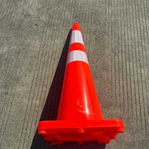 Cône de signalisation routière en PVC de 45 cm avec bande réfléchissante haute visibilité, vente en gros - Product Image 2