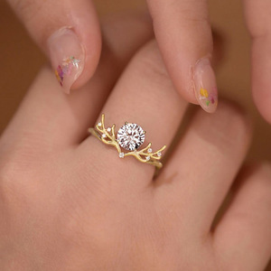 Anello con Cristalli e Corna di Cervo per Donne, Stile Festivo, Elegante, Moda Quotidiana, Accessorio Regalo - Product Image 2