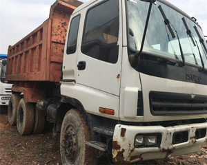 Camión de basura de segunda mano, modelo barato y duradero CXZ81K en blanco para ISUZ en venta - Product Image 3