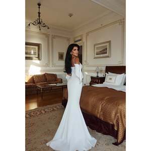 Robe de soirée longue blanche Aella, style invitée de mariage, technique crochetée, décorations à sequins, longueur ras du sol - Product Image 1