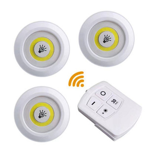 Lámpara de punto triple LED <span class=keywords><strong>con</strong></span> pilas inalámbrica adhesiva <span class=keywords><strong>con</strong></span> control remoto Luz de noche LED para dormitorio <span class=keywords><strong>con</strong></span> control remoto - Product Image 4