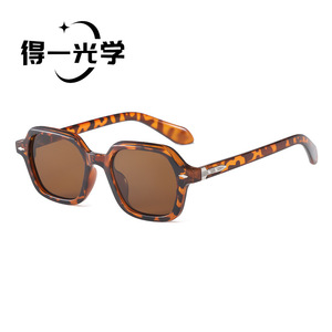 De Yi Optics <b>Square</b> <b>Frame</b> <b>Sunglasses</b> For Women UV400 Protection Black PC <b>Frame</b> Type 3 Sunshades - Product Image 3