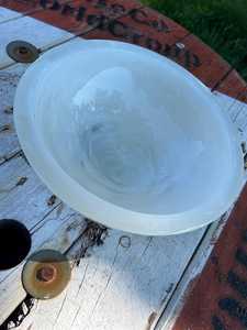 Grand bol en résine blanche pour la décoration intérieure Bol décoratif élégant et durable pour la table à manger ou l'affichage de la pièce maîtresse - Product Image 3