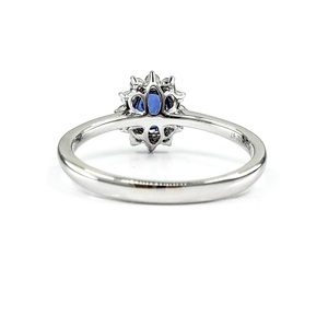 Bague en or blanc 18 carats sertie de diamants et de saphirs bleus pour femme, idéale pour les occasions festives - Collection Fête du Travail - Product Image 3