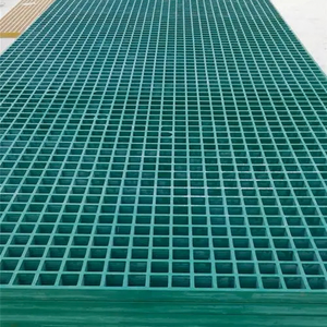 Panel de Rejilla de FRP Anticorrosión 30*30, 38*38, 40*40, 50*50mm, Rejilla de Fibra de Vidrio para Pasarelas de Granjas de Cerdos y Lavaderos de Autos - Product Image 1