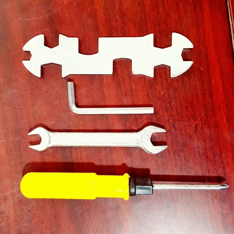 Outil à 4 combinaisons