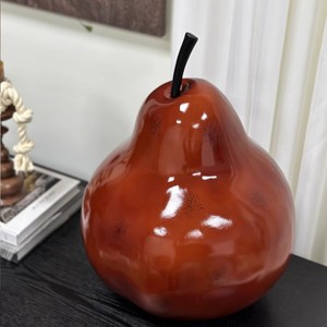 Ornamen buah Resin buatan tangan, hiasan rumah pesta kantor pernikahan ruang tamu dekoratif buah pir merah buatan tangan - Product Image 1