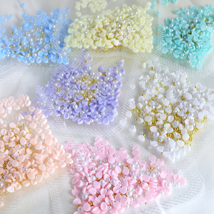 150 unids/bolsa colorido blanco 3D tallado pétalos <span class=keywords><strong>de</strong></span> oro hecho a mano <span class=keywords><strong>resina</strong></span> flor <span class=keywords><strong>uñas</strong></span> encantos diamantes <span class=keywords><strong>de</strong></span> imitación DIY 3D flor <span class=keywords><strong>uñas</strong></span> suministros - Product Image 3