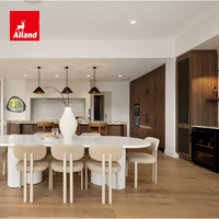 Meubles de cuisine sur mesure Alland, menuiserie, design, placage en noyer massif, armoire de cuisine avec îlot en quartz, provenance Chine