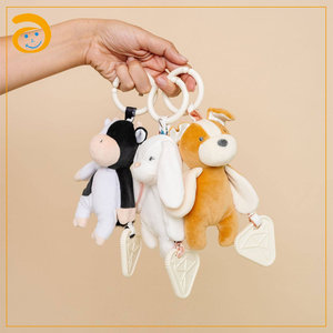Jouet suspendu 2-en-1 pour berceau de bébé, hochet en peluche douce et anneau de dentition, motifs animaux (ours, girafe, <span class=keywords><strong>vache</strong></span>, lapin), <span class=keywords><strong>doudou</strong></span> pour poussette, cadeau pour nourrisson - Product Image 2