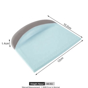 Raspador de masa de plástico para repostería, cortador de masa de pastel Flexible, raspador de banco con medición, disponible - Product Image 2