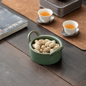 Tazón de cerámica con doble asa, hecho a mano, diseño moderno, para ensaladas, ideal para fiestas. - Product Image 4