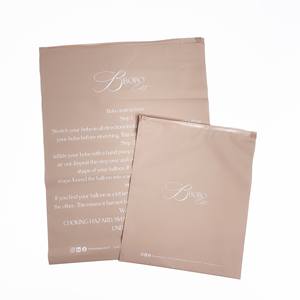 Bolsas de Ropa con Cierre Zip Lock Beige Personalizadas con Logotipo, Bolsas de Ropa de Poliéster Mate Esmerilado con Cierre Zip Lock y Logotipo para Empaque - Product Image 3