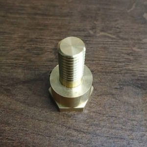 Servicio de mecanizado CNC personalizado, tornillos hexagonales de latón con hombro mecanizado para la industria del sector eléctrico - Product Image 1