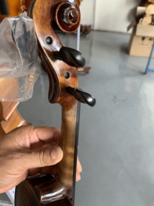 Violino Stile <span class=keywords><strong>Guarneri</strong></span> 4/4 con Top in Abete, Fondo in Acero Fiammato, Ottimo Suono, Vernice Spirit, Corde in Nylon, Ponticello di Qualità - Product Image 3