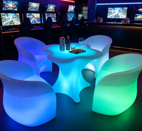 Ensemble de mobilier de bar moderne en plastique pour la location : chaises et tables pour restaurant/salon, idéal pour discothèque, salle de bal, repas en extérieur, avec LED