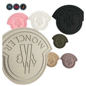 Оптовая продажа нашивок HMJ с индивидуальным 3D-логотипом из силикона, термотрансферных, резиновых, для пришивания на футболки и одежду - Product Image 1