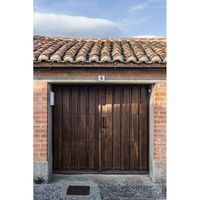 Porte de garage sectionnelle en bois massif personnalisée en usine, ouvre-porte de garage au design moderne, couverture de porte de garage