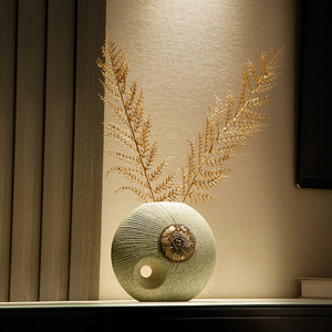 Nuovo Arrivo: <span class=keywords><strong>Vaso</strong></span> <span class=keywords><strong>in</strong></span> Ceramica Artigianale Texturizzato con Dettagli Dorati - Ornamento Decorativo per Hotel e Mobile TV del Soggiorno - Product Image 2