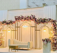 Accessoires de mariage tendance, écran en fer, mise en scène de mariage, arche en métal doré, zone d'accueil, cadre décoratif de fond