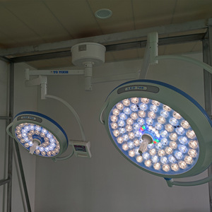 Lámpara Quirúrgica LED Sin Sombra de 150W con Función RGB para Uso Médico en Quirófanos - Product Image 1
