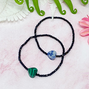 สร้อยข้อมือยืดหยุ่นรูปหัวใจประดับด้วยหินกึ่งมีค่า - Product Image 5