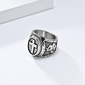 Anillo cruzado de acero de titanio para hombre, diseño de mano en oración, joyería Hip Hop, regalo, color plateado y dorado - Product Image 4